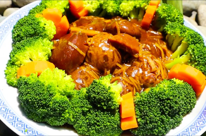 Broccoli And Shiitake Mushrooms In Oyster Sauce
